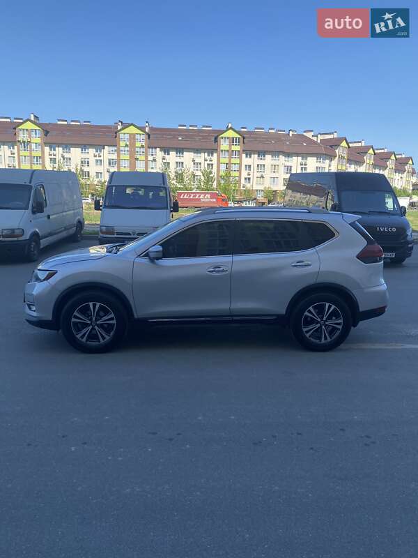 Внедорожник / Кроссовер Nissan Rogue 2017 в Киеве