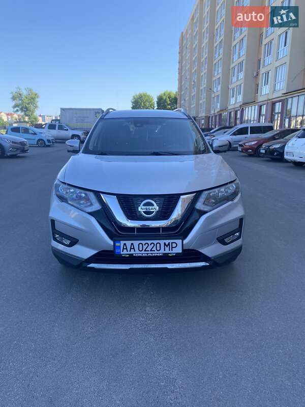 Внедорожник / Кроссовер Nissan Rogue 2017 в Киеве