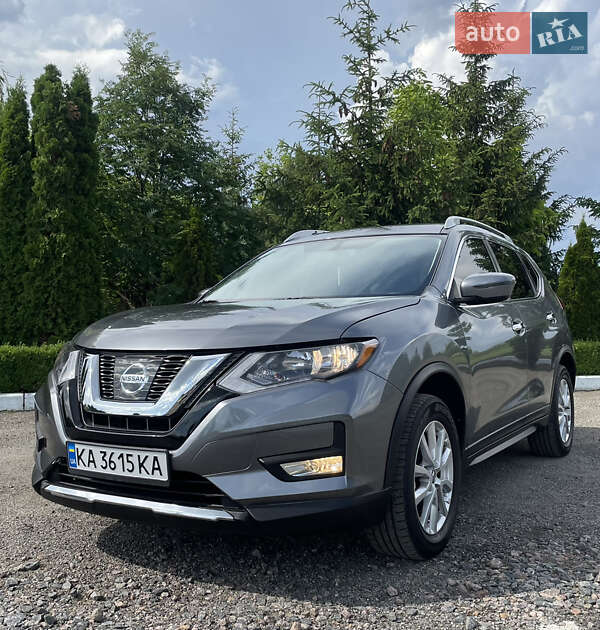 Внедорожник / Кроссовер Nissan Rogue 2018 в Киеве