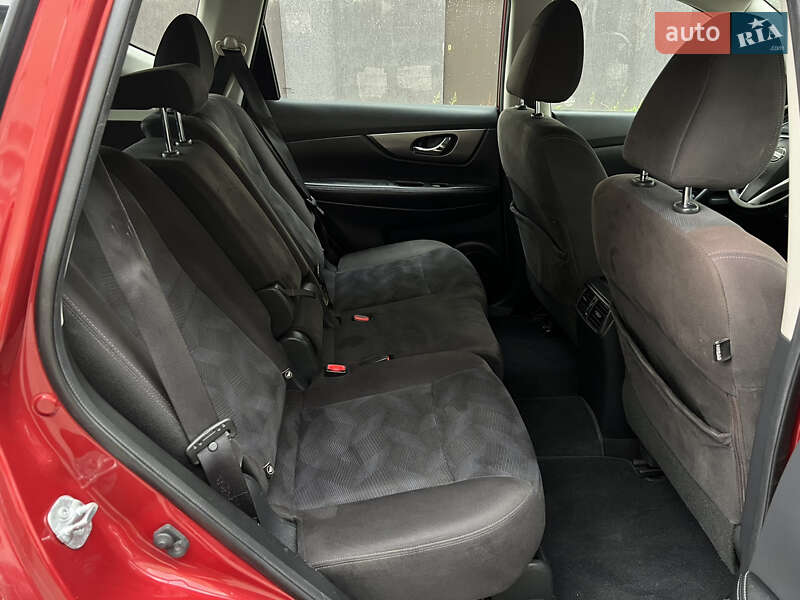 Позашляховик / Кросовер Nissan Rogue 2015 в Рівному