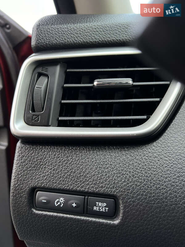 Позашляховик / Кросовер Nissan Rogue 2015 в Рівному