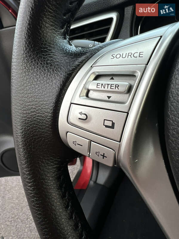 Позашляховик / Кросовер Nissan Rogue 2015 в Рівному