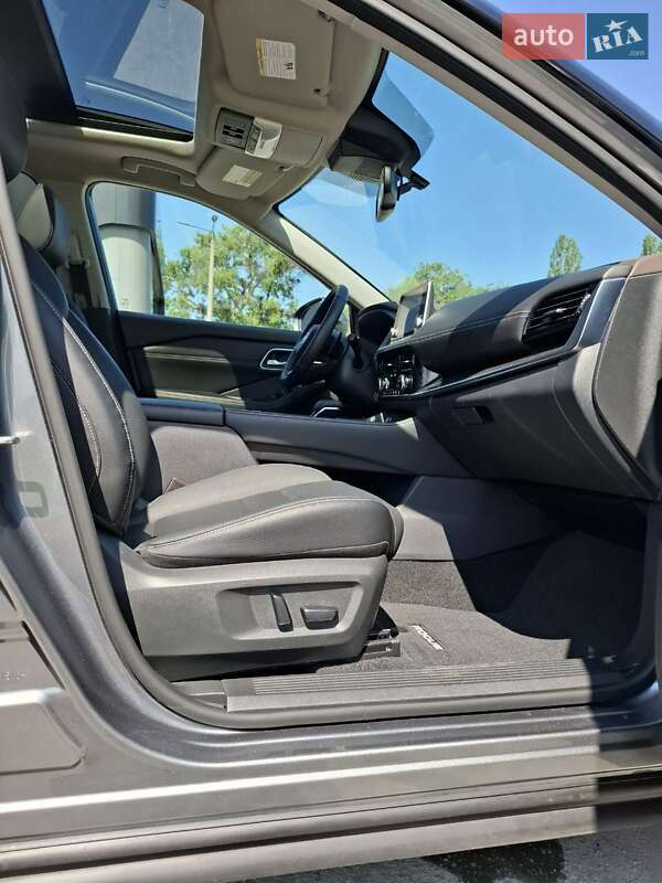 Позашляховик / Кросовер Nissan Rogue 2021 в Дніпрі