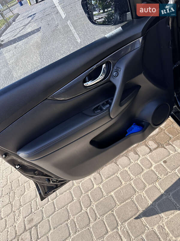 Позашляховик / Кросовер Nissan Rogue 2017 в Харкові