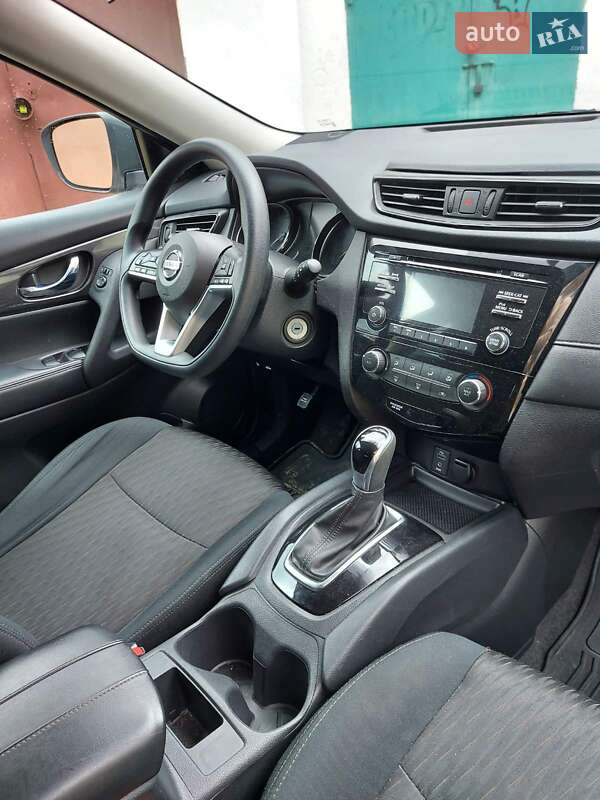 Позашляховик / Кросовер Nissan Rogue 2017 в Києві