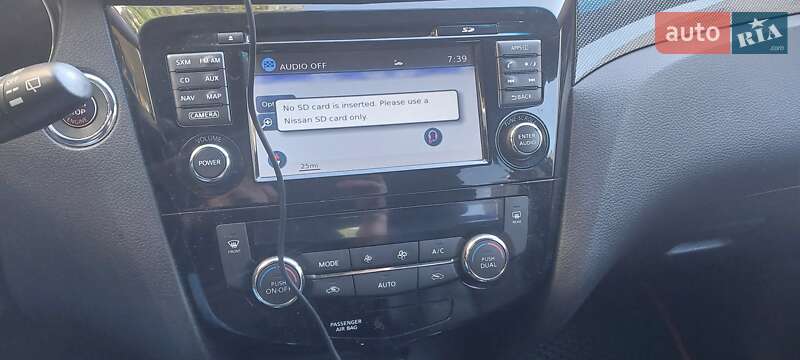 Позашляховик / Кросовер Nissan Rogue 2015 в Полтаві