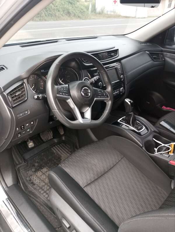 Позашляховик / Кросовер Nissan Rogue 2017 в Ужгороді
