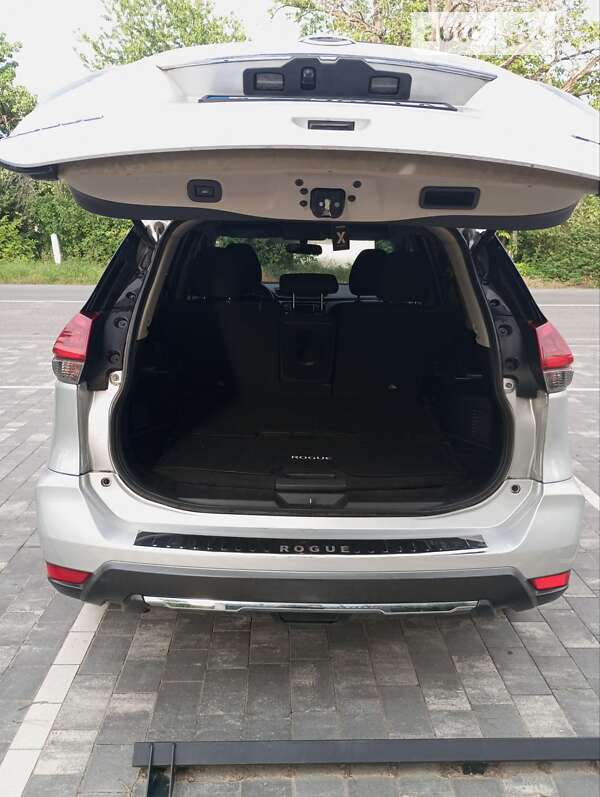 Позашляховик / Кросовер Nissan Rogue 2017 в Ужгороді