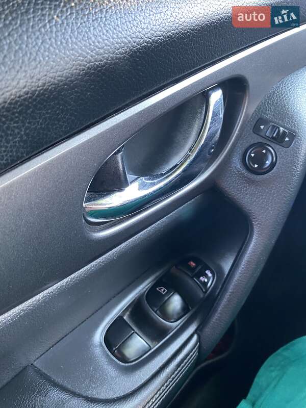 Внедорожник / Кроссовер Nissan Rogue 2015 в Киеве