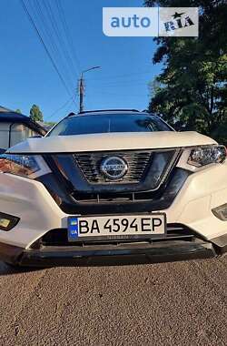 Внедорожник / Кроссовер Nissan Rogue 2017 в Киеве