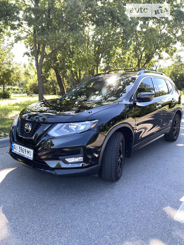 Внедорожник / Кроссовер Nissan Rogue 2017 в Киеве