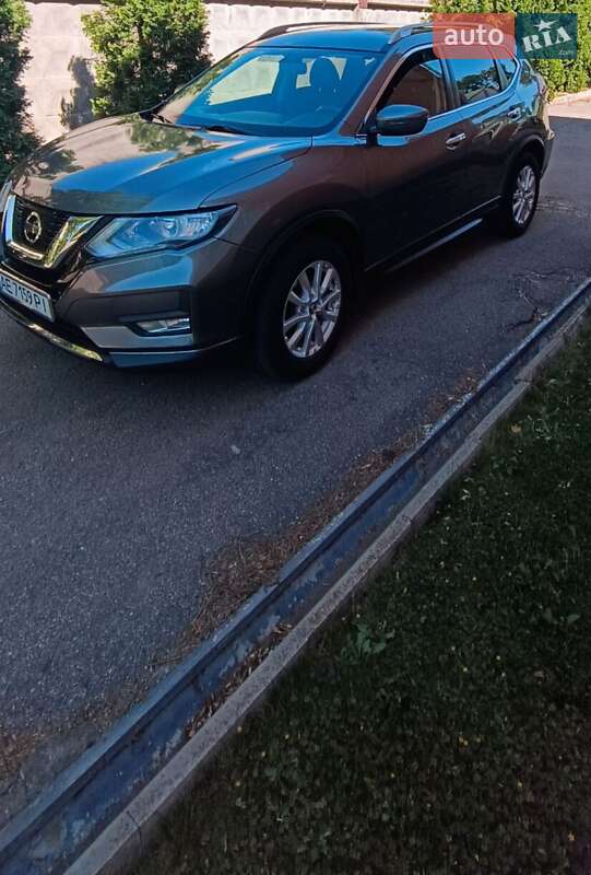 Внедорожник / Кроссовер Nissan Rogue 2016 в Покрове