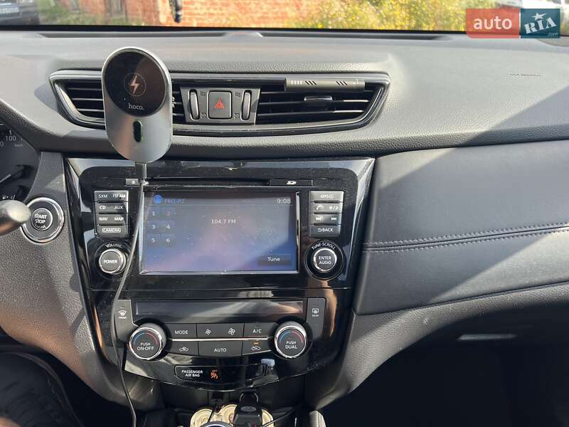 Внедорожник / Кроссовер Nissan Rogue 2017 в Чернигове