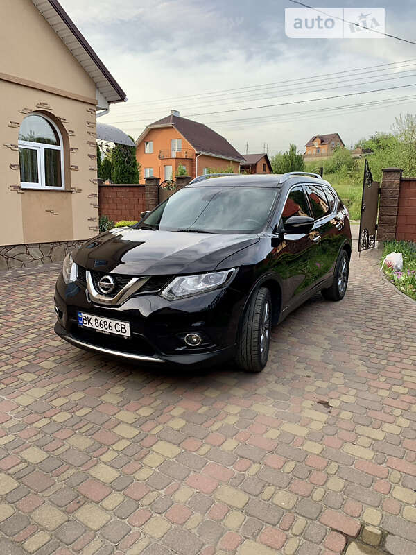 Внедорожник / Кроссовер Nissan Rogue 2014 в Ровно