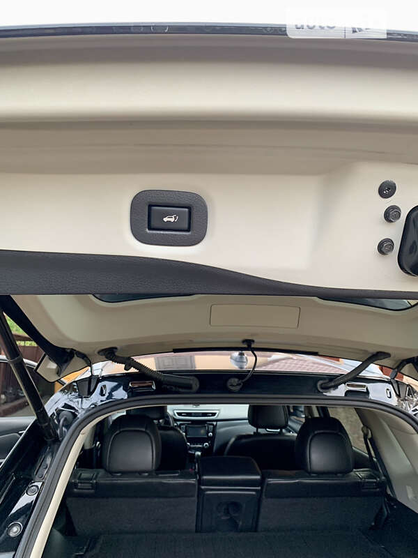 Внедорожник / Кроссовер Nissan Rogue 2014 в Ровно