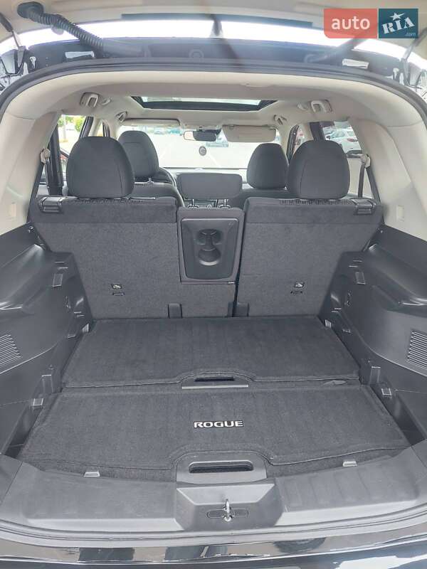 Внедорожник / Кроссовер Nissan Rogue 2019 в Вишневом