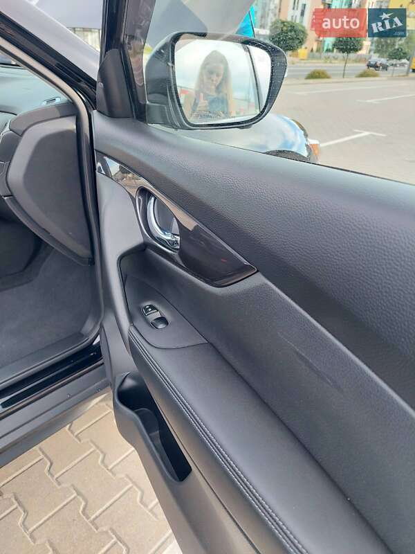 Внедорожник / Кроссовер Nissan Rogue 2019 в Вишневом