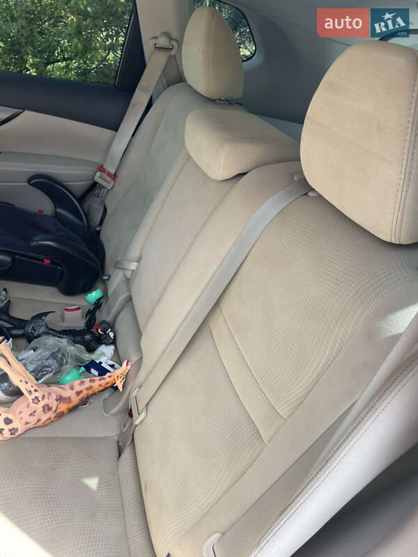 Позашляховик / Кросовер Nissan Rogue 2016 в Петровому