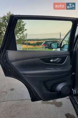 Внедорожник / Кроссовер Nissan Rogue 2016 в 