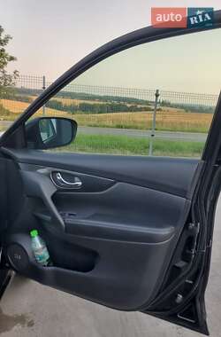Внедорожник / Кроссовер Nissan Rogue 2016 в 