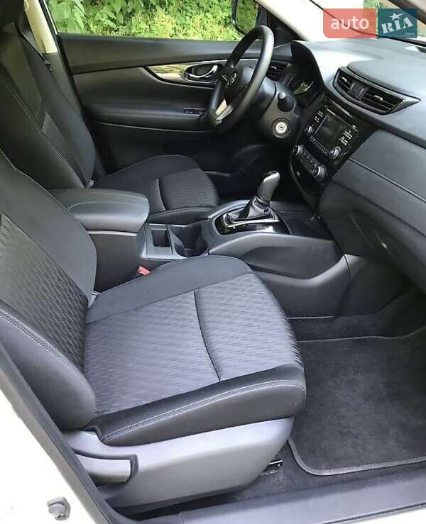 Внедорожник / Кроссовер Nissan Rogue 2017 в Житомире