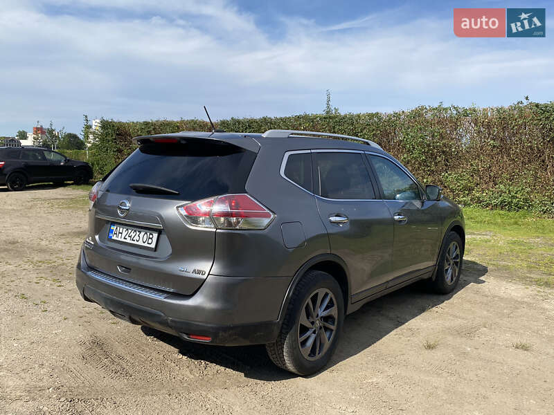 Позашляховик / Кросовер Nissan Rogue 2016 в Чернівцях