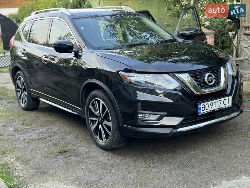 Позашляховик / Кросовер Nissan Rogue 2017 в Гусятині