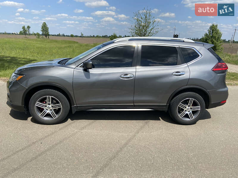 Позашляховик / Кросовер Nissan Rogue 2017 в Переяславі