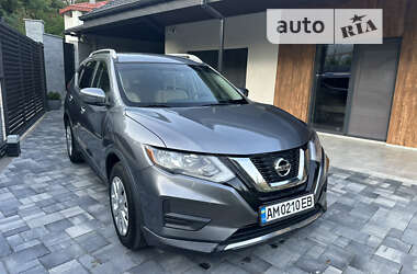 Позашляховик / Кросовер Nissan Rogue 2017 в Житомирі