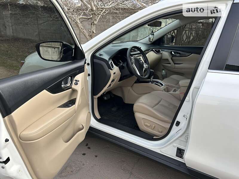 Внедорожник / Кроссовер Nissan Rogue 2016 в Николаеве