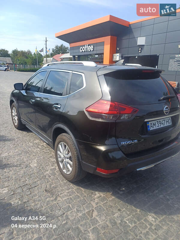 Внедорожник / Кроссовер Nissan Rogue 2017 в Коростышеве
