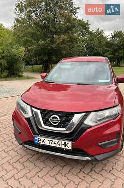 Внедорожник / Кроссовер Nissan Rogue 2016 в Дубно