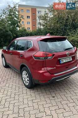 Внедорожник / Кроссовер Nissan Rogue 2016 в Дубно
