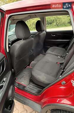 Внедорожник / Кроссовер Nissan Rogue 2016 в Дубно