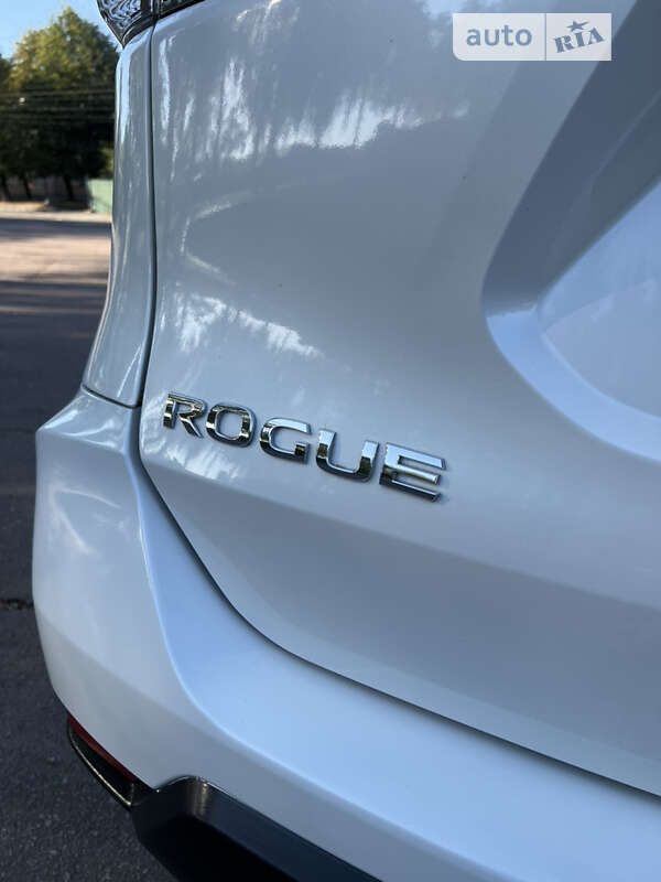 Позашляховик / Кросовер Nissan Rogue 2017 в Житомирі