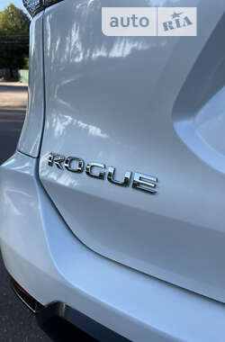 Позашляховик / Кросовер Nissan Rogue 2017 в 