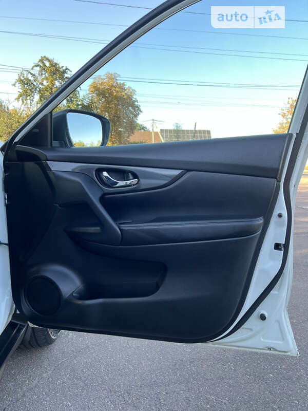 Позашляховик / Кросовер Nissan Rogue 2017 в Житомирі