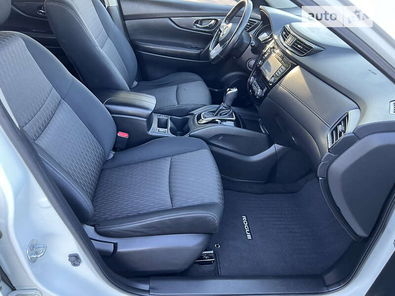 Позашляховик / Кросовер Nissan Rogue 2017 в Житомирі