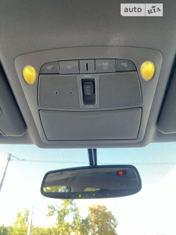 Позашляховик / Кросовер Nissan Rogue 2017 в Житомирі