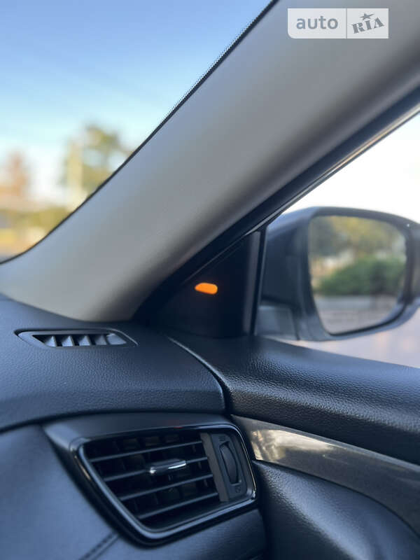 Позашляховик / Кросовер Nissan Rogue 2017 в Житомирі