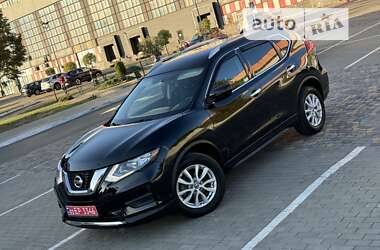 Внедорожник / Кроссовер Nissan Rogue 2017 в Луцке