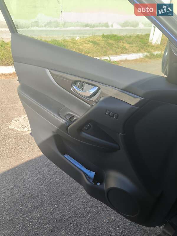 Позашляховик / Кросовер Nissan Rogue 2020 в Немішаєве