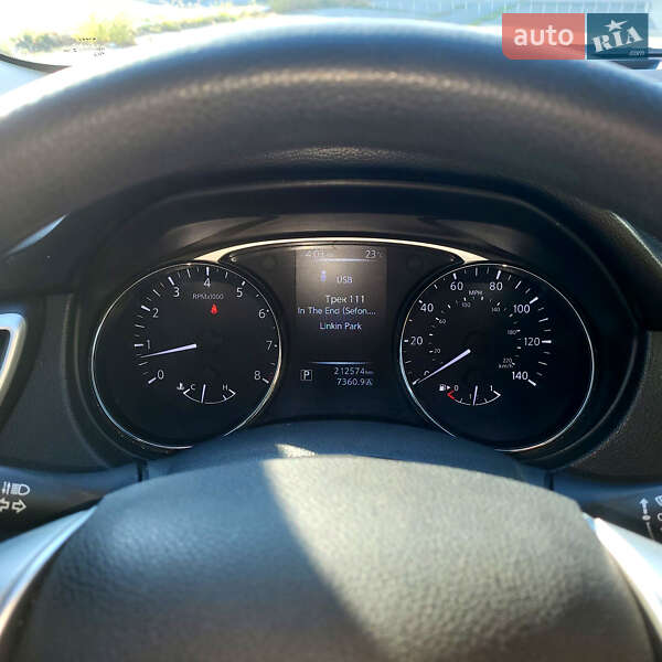 Внедорожник / Кроссовер Nissan Rogue 2016 в Киеве