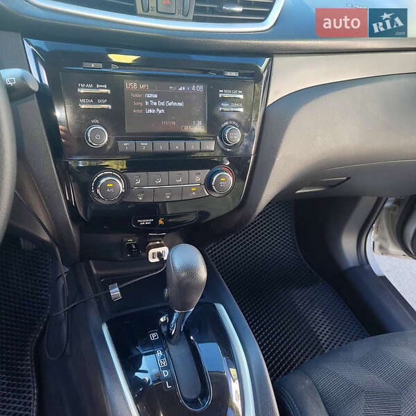 Внедорожник / Кроссовер Nissan Rogue 2016 в Киеве