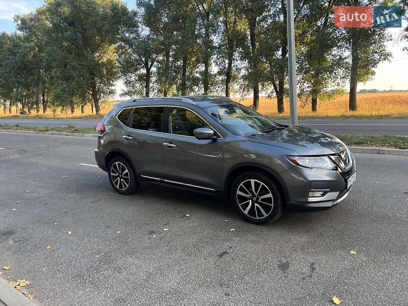 Внедорожник / Кроссовер Nissan Rogue 2019 в Ромнах