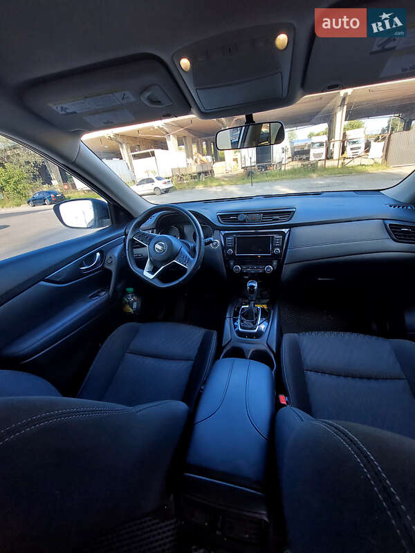 Позашляховик / Кросовер Nissan Rogue 2018 в Львові