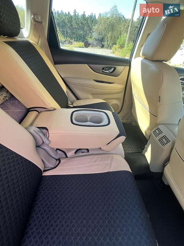 Позашляховик / Кросовер Nissan Rogue 2016 в Коростишеві