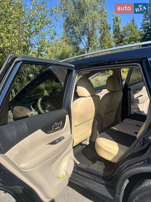 Позашляховик / Кросовер Nissan Rogue 2016 в Коростишеві