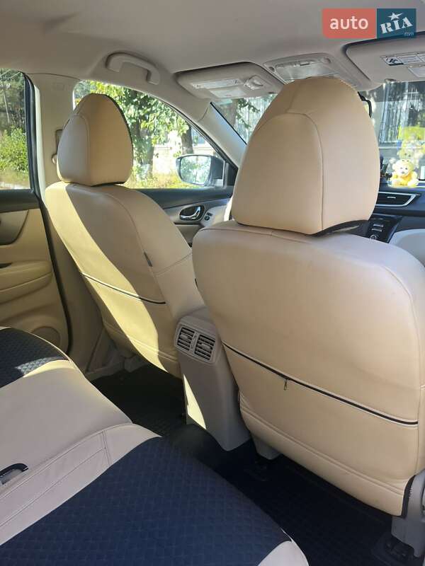 Позашляховик / Кросовер Nissan Rogue 2016 в Коростишеві