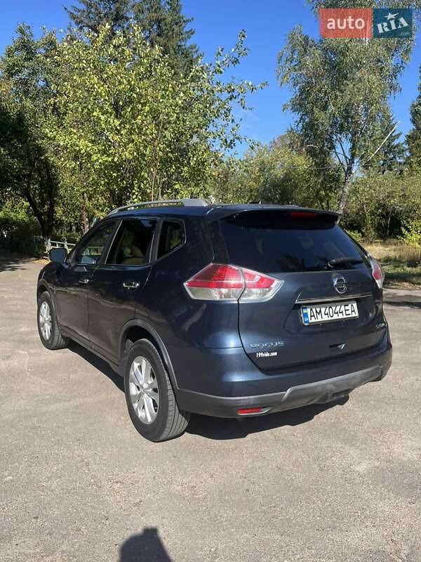 Позашляховик / Кросовер Nissan Rogue 2016 в Коростишеві